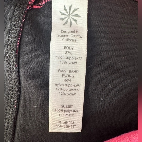 Athleta black & pink midrise capri workout leggings size Large - Picture 12 of 13